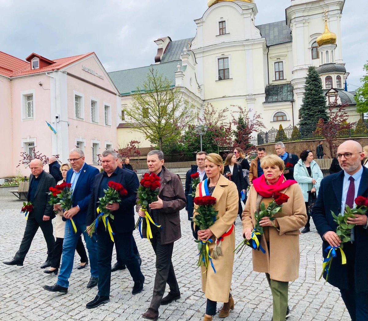 Solidarité #Ukraine la plus grande mission française de collectivités locales associant ⁦@bfc_region⁩ ⁦@DijonMetropole_⁩ ⁦⁦avec @sciencespo⁩ ⁦@CHUDijon⁩ ⁦@univbourgogne⁩ ⁦#UTBM 

Merci #Vinnytsia

⁦@MarieGuiteDufay⁩ @frebsamen⁩