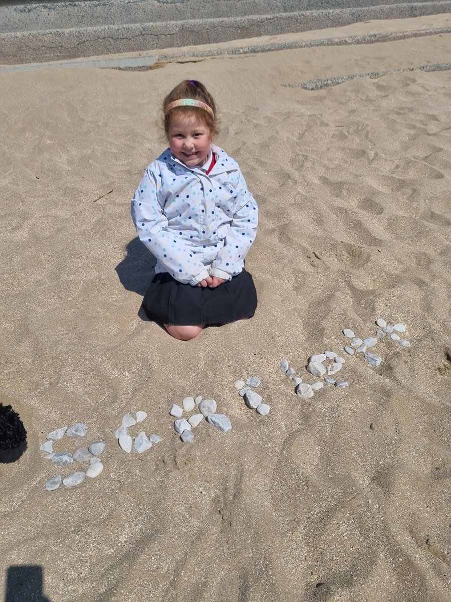 SanSior's tweet photo. Gorffen wythnos tu allan ar lan y mor. Ending outdoor week with a trip to the beach @_OLW_ https://t.co/KAPZ84HL3a