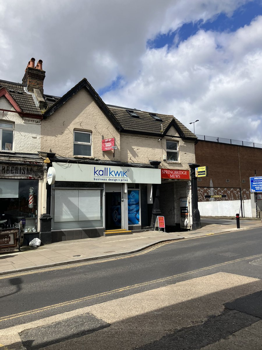 Today feels like a good day to mention I was in Ealing last week, so I made a minor detour to visit this building that was once a pet shop. Two of Neil Tennant’s friends worked there and they were known as the 'pet shop boys'🐈🐶🐩🦔🐒🐣🐸🐟🐔#NeilTennant #PetShopBoys