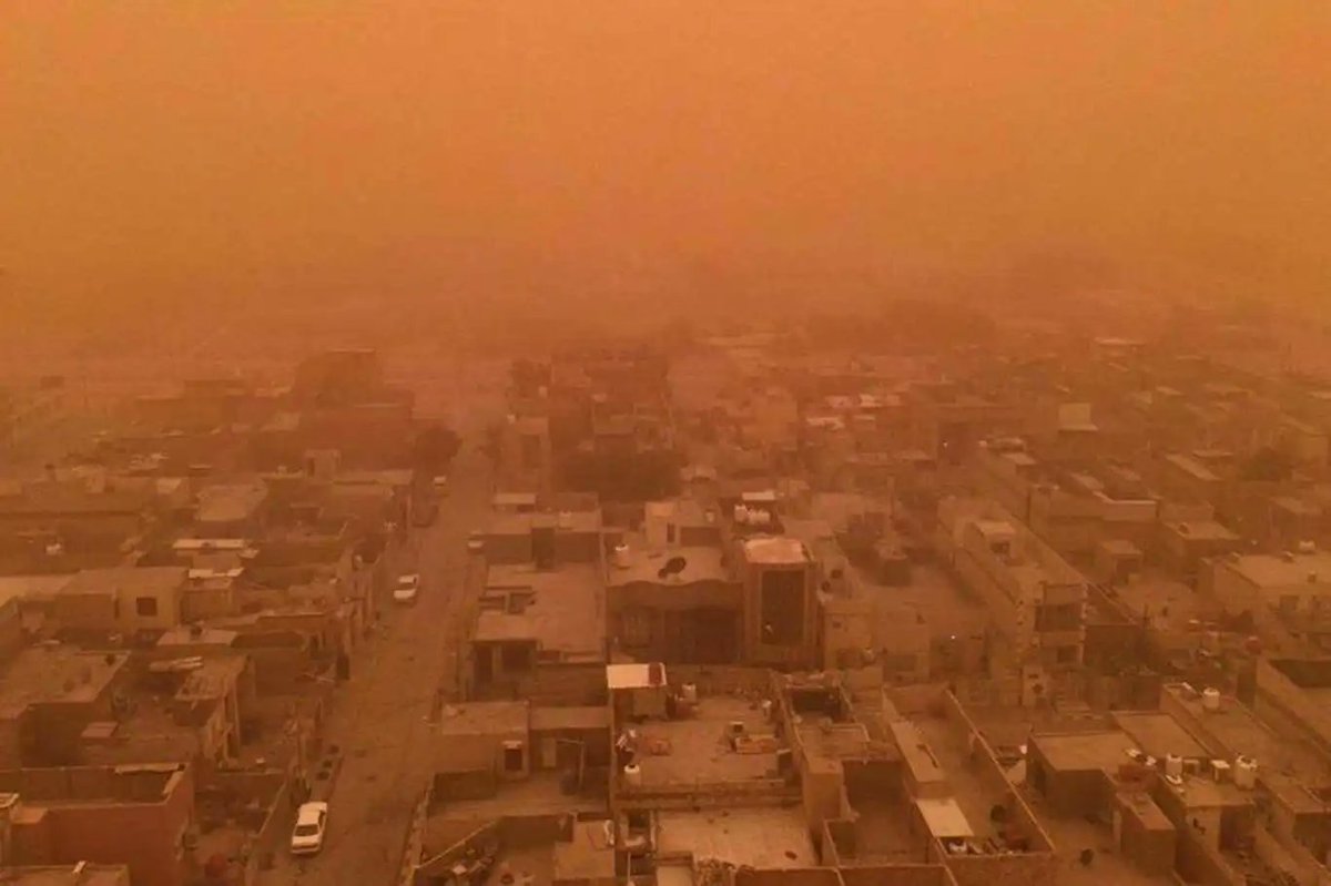 Meteoroloji Genel Müdürlüğü, bugün 35 il için sarı kodlu toz taşınımı uyarısında bulundu. Cuma günü gece saatlerine kadar görülmesi beklenen çöl tozu nedeniyle görüş mesafesinde düşme ve hava kalitesinde azalma yaşanıyor. #meteroloji #toz #taşıma #sarıkod #mesafe #hava #taşıma