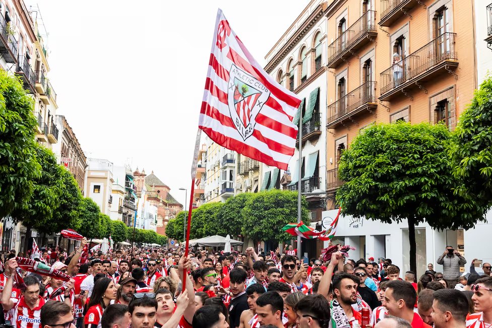 La final de Copa entre Athletic y Real Mallorca dejó €100M en Sevilla, el doble que la edición anterior. Viajaron 50.000 aficionados mas de los esperados. 💰🏆 [@elcorreo_com]