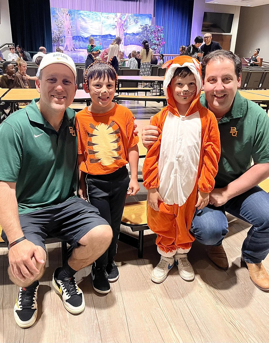 Fathers and sons… … And animal costumes (w/ face paint!) … And Friday morning school plays … And green #sicem shirts Happy to be color coordinated with @BUScrivano doing dad stuff this morning