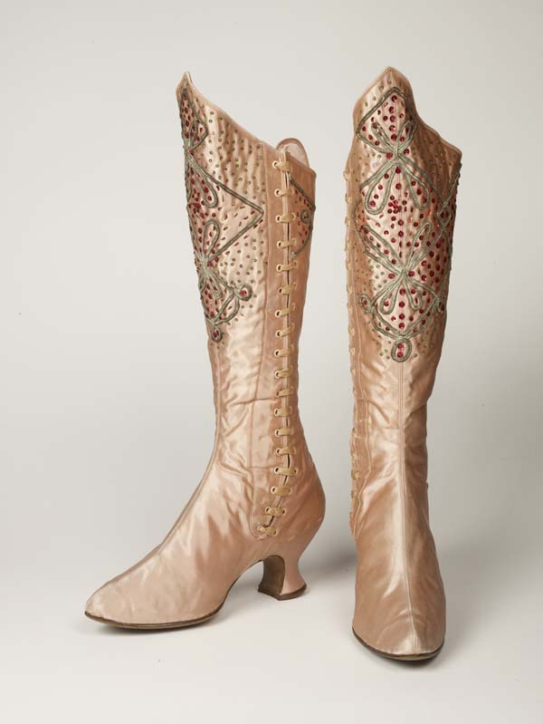 Jnl.VictorianCulture (@jofvictculture) on Twitter photo Breaking in your spring shoes? Have a look at <a href="/vt_isaac/">Dr Veronica Isaac (she/her/hers)</a>
blogpost and these gorgeous satin boots - perhaps a pair of 'padded symmetricals' too! To hear more about these and the fascinating history of C19 music hall culture, read here: jvc.oup.com/2021/04/01/kit… Breaking in your spring shoes? Have a look at <a href="/vt_isaac/">Dr Veronica Isaac (she/her/hers)</a>
blogpost and these gorgeous satin boots - perhaps a pair of 'padded symmetricals' too! To hear more about these and the fascinating history of C19 music hall culture, read here: jvc.oup.com/2021/04/01/kit…