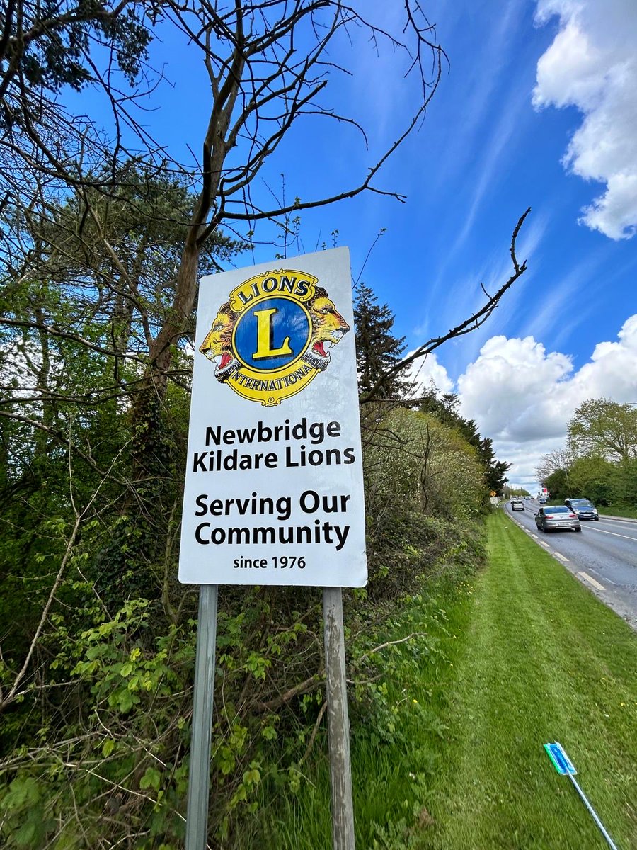 Lion Joe Fennell Spring cleaning the Newbridge Kildare Lions Club signs at the entrances to Newbridge. ⁦@AdrianAmcgold⁩ ⁦@seamuskilmartin⁩ ⁦@morganmccabe1⁩ ⁦@JohnnyMurtagh⁩