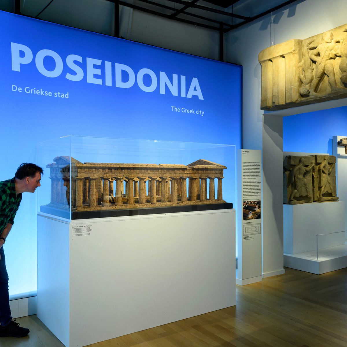 Vandaag is de derde aflevering van onze podcast over Paestum verschenen!🎉 Poseidonia, zoals de stad van oorsprong heette, werd rond 600 v.Chr. gesticht aan de Baai van Salerno in Zuid-Italië. In de nieuwe aflevering duiken diverse experts in de ‘vroegste’ geschiedenis van de…