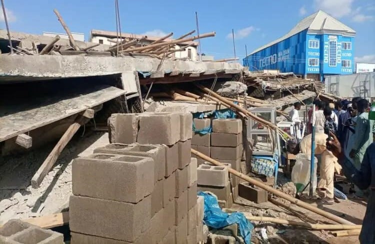 Many trapped as building under construction collapses in Kano | TheCable thecable.ng/many-trapped-a…