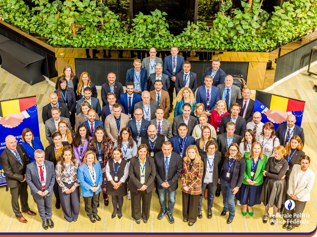 Op 25 en 26 april kwamen de zogenaamde ‘Heads of SPOC’ samen in Leuven. Deze Europese 'Single Points of Operational Contact' vormen elk het zenuwcentrum voor de internationale informatie-uitwisseling en signaleringen in hun land. Samenwerking is dan ook cruciaal. #EU2024BE