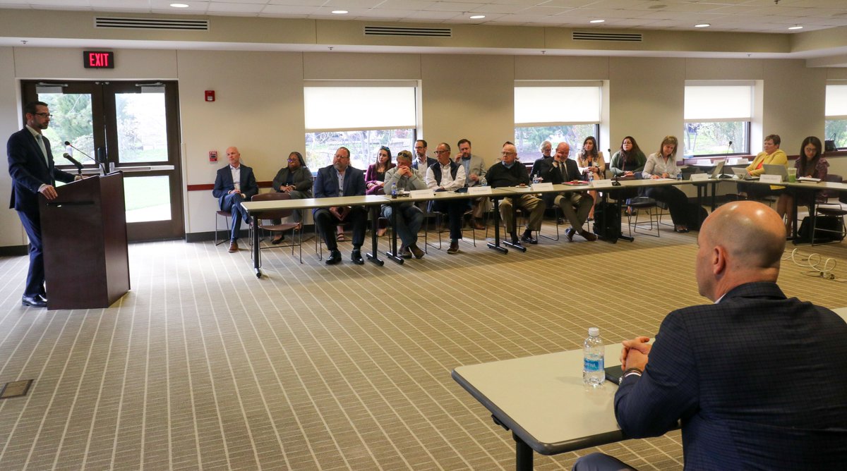 Rosecrance's tweet photo. Earlier this week, @CityofRockford Mayor Tom McNamara visited the Rosecrance Illinois board to share his gratitude for the members of the Rosecrance Behavioral Health teams who supported the Rockford community as they began the healing process following recent events. https://t.co/nTkctPj7wx