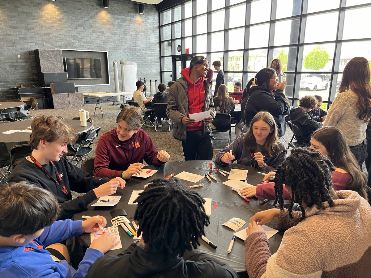 #OLHMS students are making cards for Service Learning Day at @BulldogsHLR! #OLHMServes