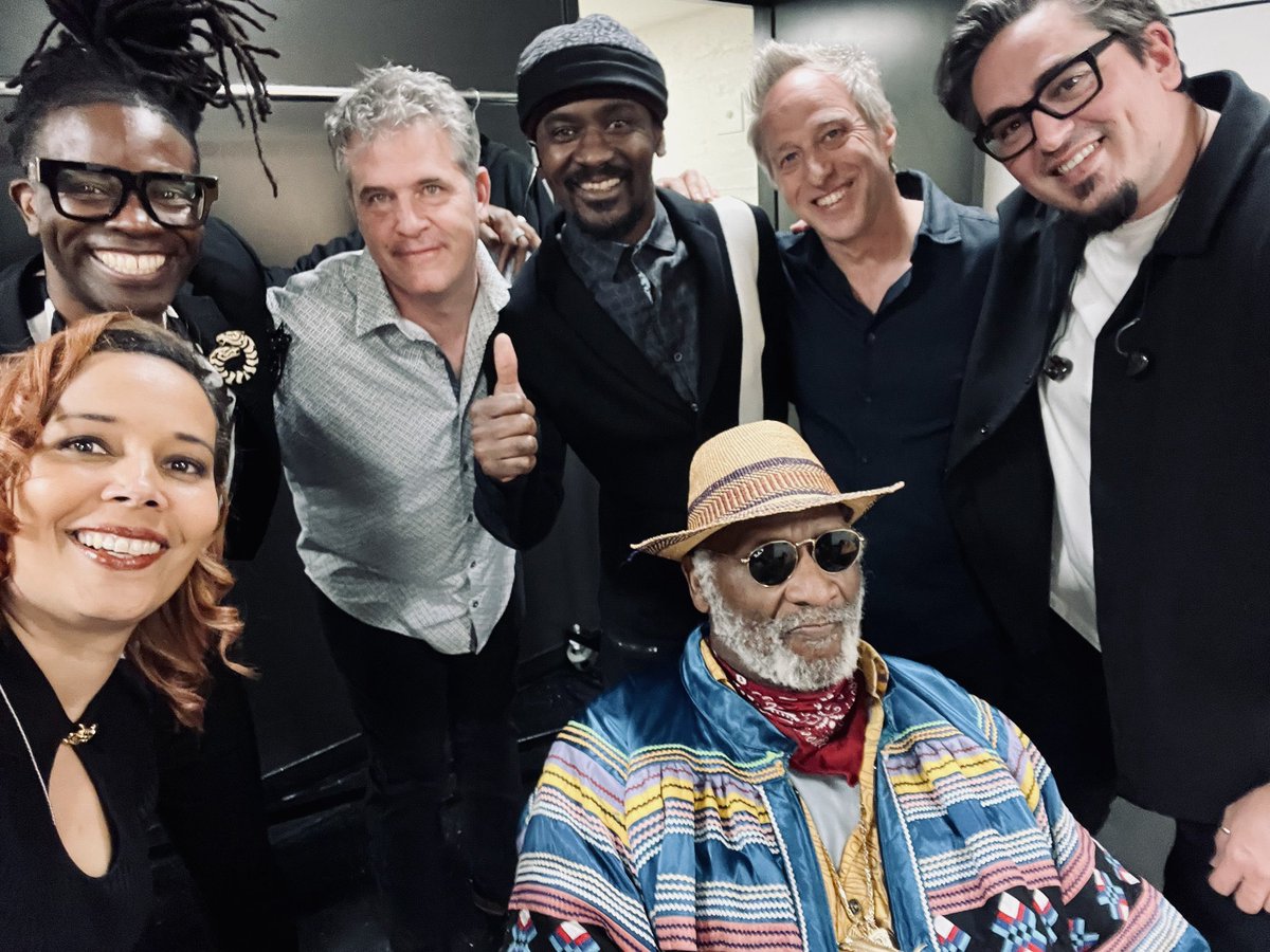 It is not everyday that you have the luck and honour to learn from a living legend. …well that happened yesterday… when the one and only @tajmahalblues graced us with his presence on stage in LA for 3 numbers! 🤯🙏🏼#feelingblessed