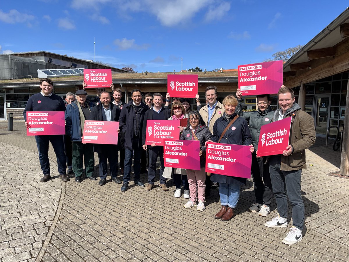 Thanks to ⁦@AnasSarwar⁩ ⁦@IanMurrayMP⁩ for joining our ⁦@EastLothianCLP⁩ team listening to & talking with voters in sunny Dunbar this afternoon. The morale, optimism & real determination of today’s @ScottishLabour⁩ is a huge tribute to their leadership. 👏