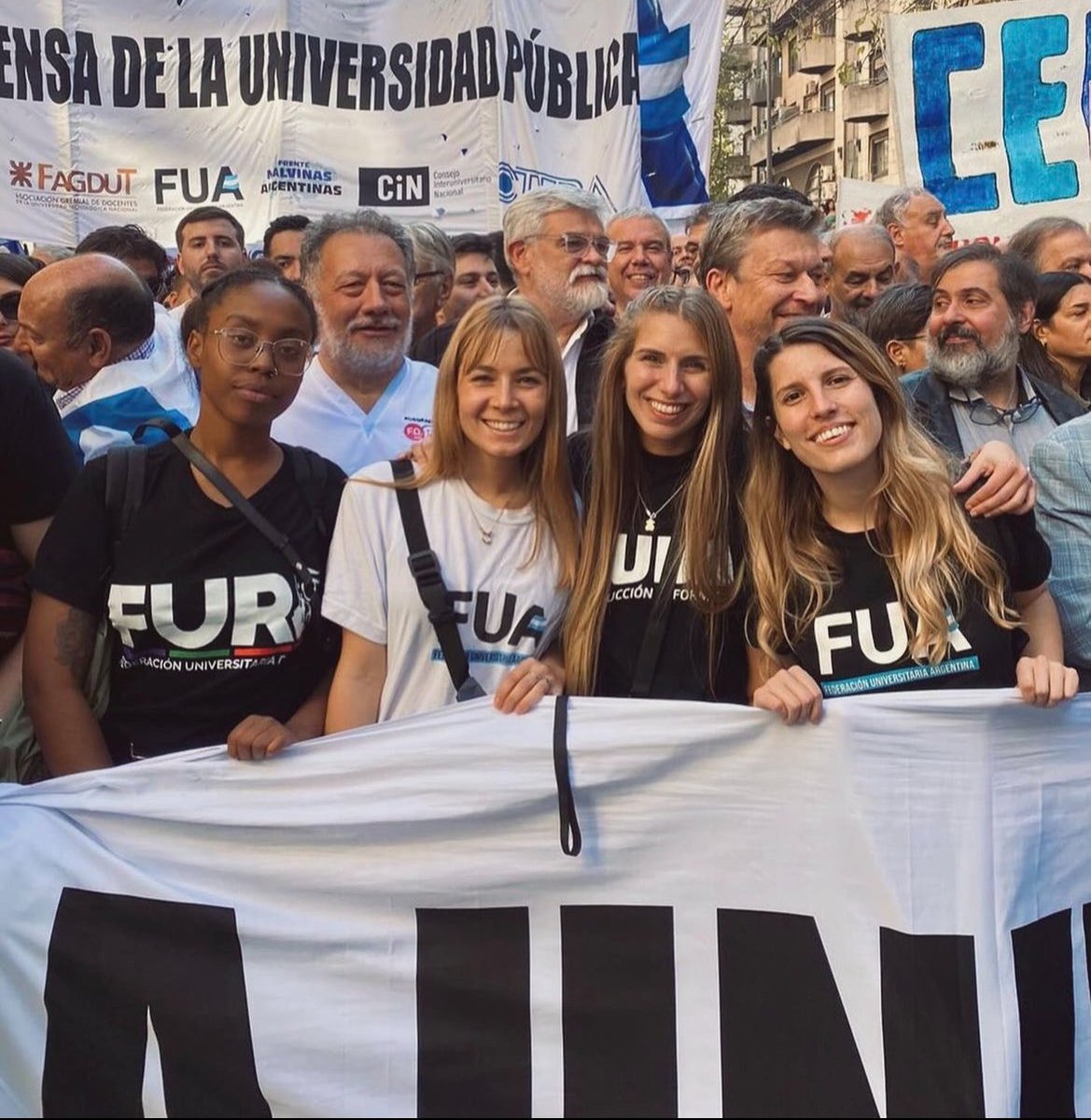 !Que bien representado está el movimiento estudiantil con estas dirigentes! 

Nos sentimos totalmente identificados con los principios y banderas que levantan ⁦<a href="/pierafernandez/">Piera</a>⁩ <a href="/lulalevy/">Lula Levy</a> ⁦<a href="/antobormape/">Antonella Bormapé</a>⁩ ⁦⁦@flordelcruz⁩ y vamos a seguir acompañando esa lucha.