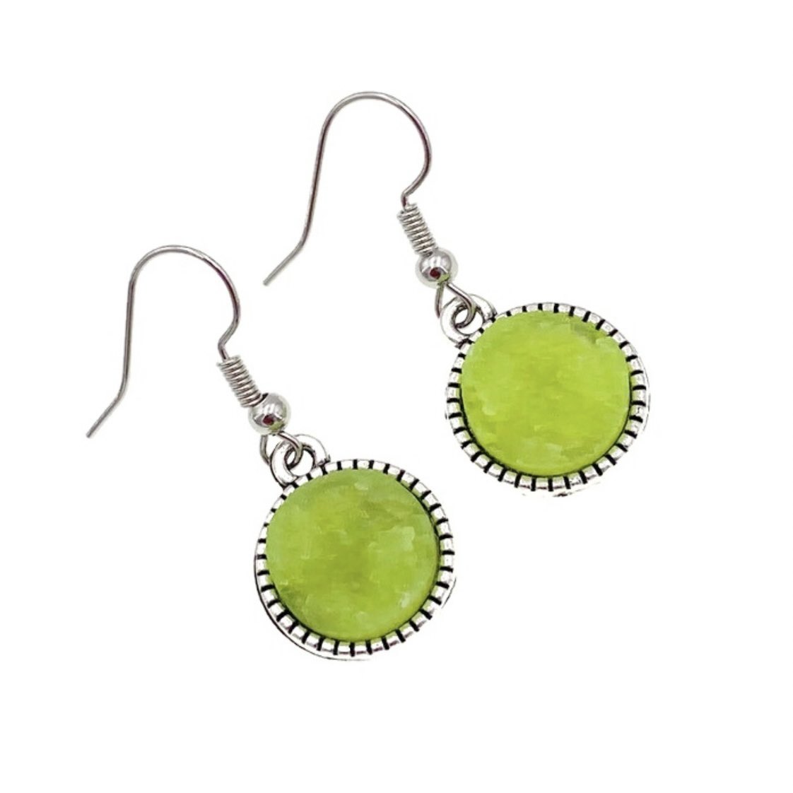 Lime green dangle earrings #handmadejewelry #etsyfinds #earrings #shopsmall #gift zaverdesigns.etsy.com/listing/245911…