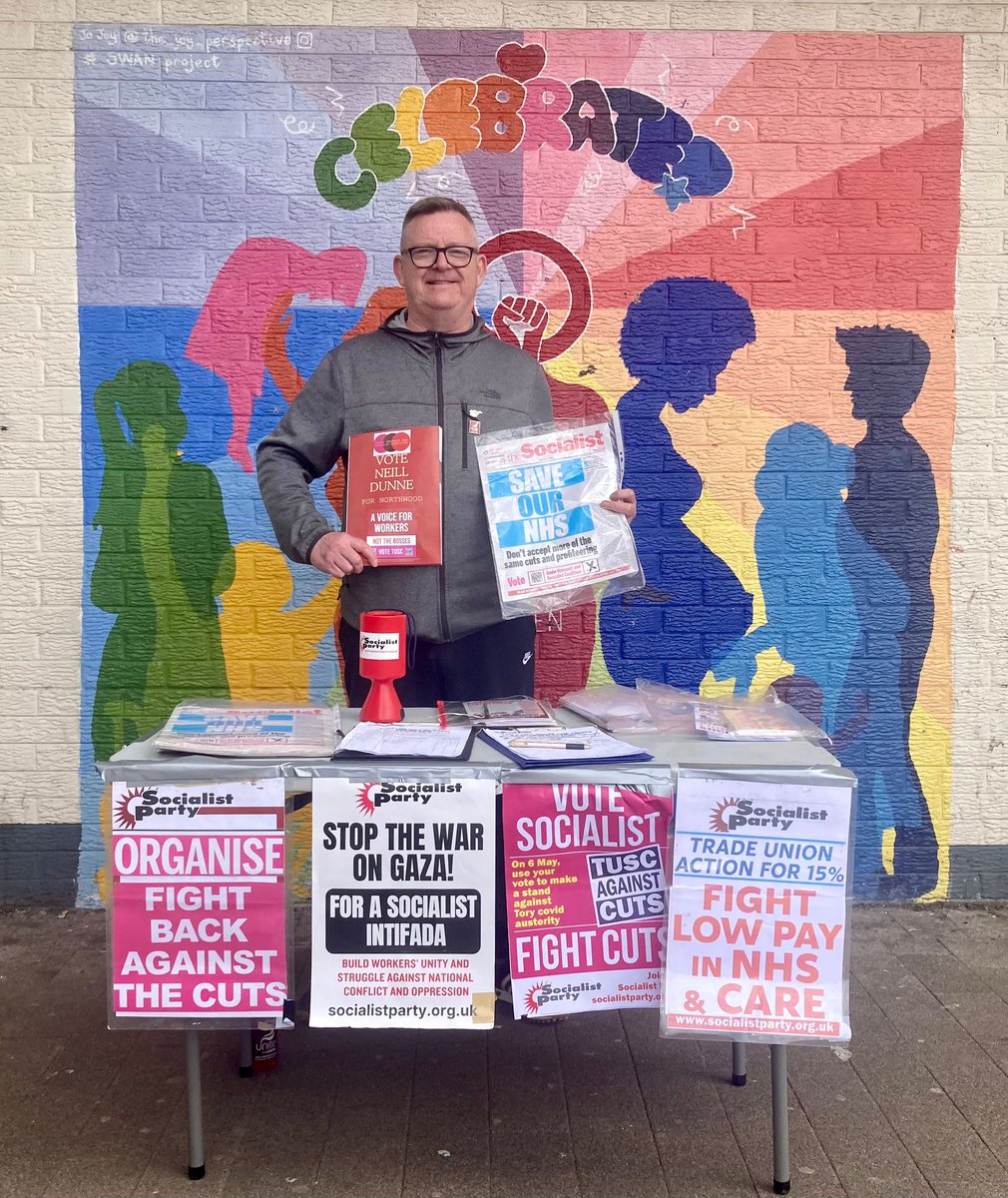 Comrades out in Kirkby Town Center the other day, telling workers why they should vote for Neill Dunne in Northwood Ward on May 2nd. For the only socialist anti war, anti austerity candidate on the ballot paper, Vote Dunne, Vote TUSC 🗳️⚙️ 🚩