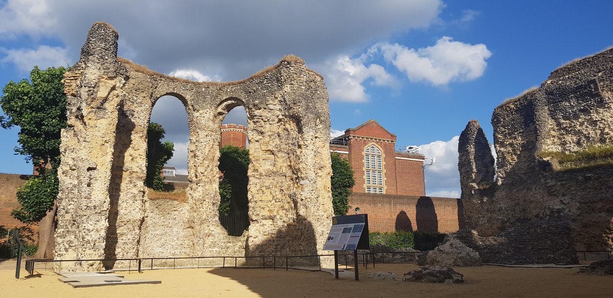 Lying in the heart of Reading, the Quarter has witnessed almost 900 years of history! As you stroll through the ruins, discover historic churches and monuments before reaching the Abbey, burial place of King Henry I! bit.ly/3r8ud2T