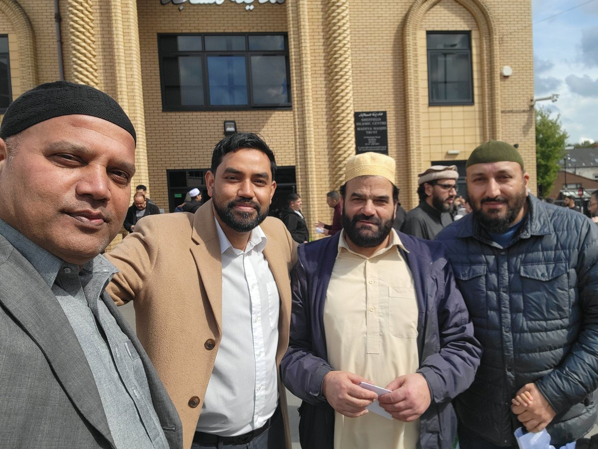 Jummah Mubarak! It was great meeting residents from Nether Edge and Sharrow after the Friday prayer. Thank you for the support. @nighat_basharat and I are listening, engaging, and delivering for the community all year round 🙌