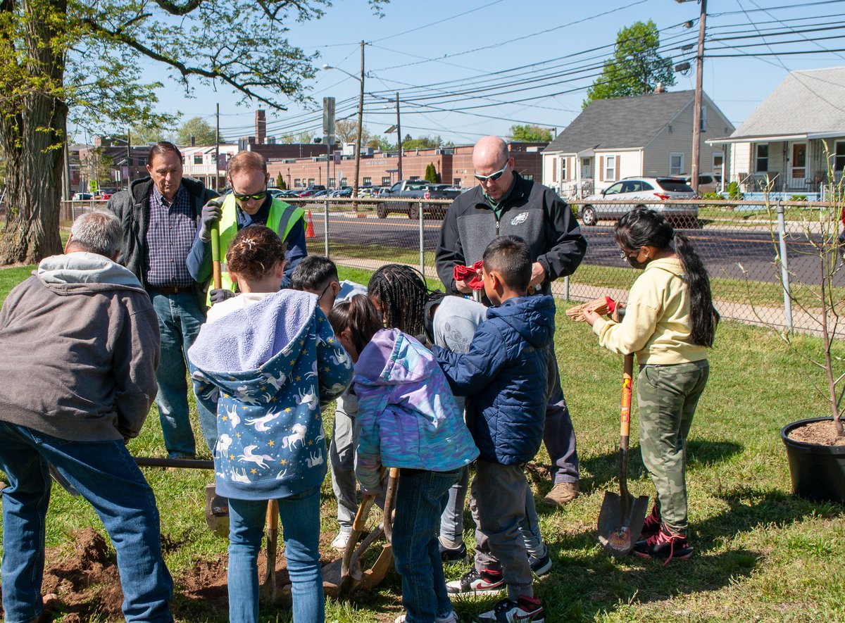 generations to do the same. 🌱 The Arbor Day Foundation honors communities dedicated to preserving and nurturing urban forests, and we're proud to be part of this inspiring movement. Join us in promoting a greener, healthier future! 🌳💚 @wearehtsd #TreeCityUSA #ArborDay