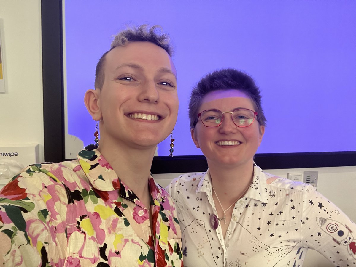 Such a great time today giving a lecture with the fab co-chair of @GLADDUK at Aston Medical School to their cohort of Year 1 students about LGBTQ+ Healthcare! 🏳️‍🌈 🏳️‍⚧️ Thank you so much to @AstonMedicine for the invite!