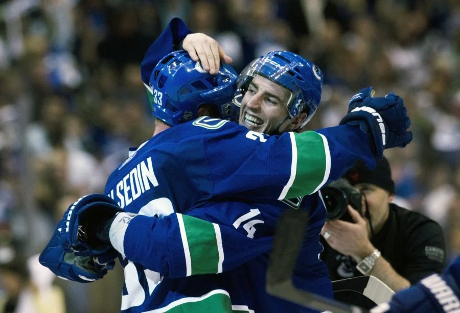 JasonBeck82's tweet image. April 26th - On This Day in BC Sport History: 2011

The Vancouver @Canucks dramatically defeat arch-rival Chicago @NHLBlackhawks 2-1 in overtime on a great individual effort from winger Alex Burrows who knocks down a clearing attempt and scores on a slapshot to "slay the.../2
