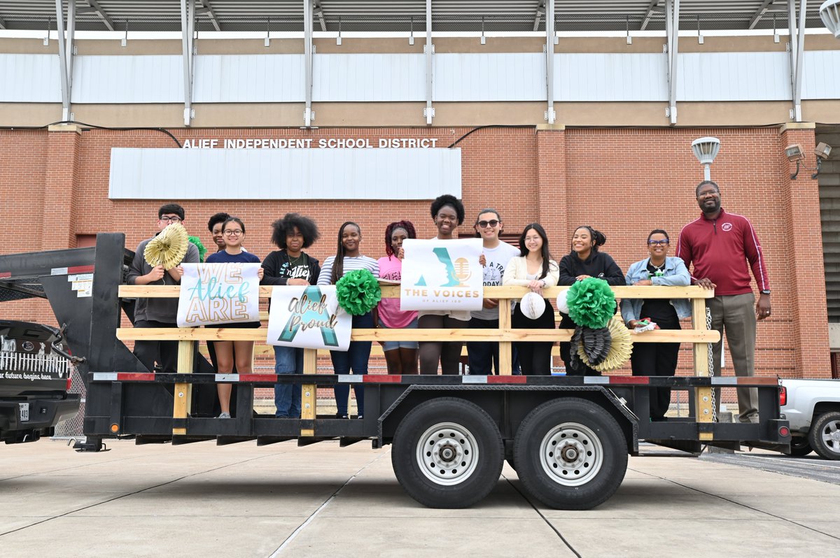 Excited to join the Superintendent's Student Advisory today as we prepare our float for the Alief Parade tomorrow! See you there, Alief community! 🎉 #AliefProud