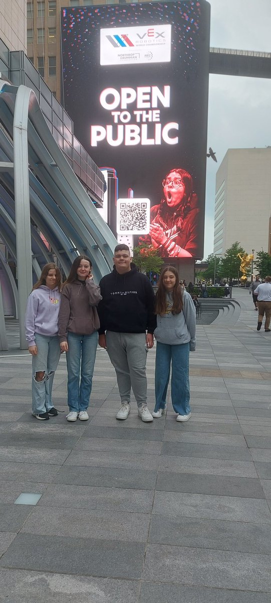 We've arrived at Dallas, the robot arrived just a little bit later, getting excited for #VEXWorlds off to do some sightseeing, wouldn't have been possible without the generous help from <a href="/dyer_eng/">Dyer Engineering Group</a> <a href="/NorthEast_STEM/">North East STEM Foundation</a> <a href="/ReeceSTEM/">Reece Foundation</a> #TeamTanfield