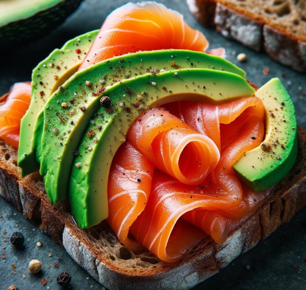 Today I had a delicious lunch of Smoked Salmon and Avocado on Rye Bread! It’s the perfect combo of rich, smoky flavours and creamy freshness. 🥑🐟 #HealthyLunch #Foodie
Recipe below👇🌸
alisonbladh.com/post/smoked-sa…