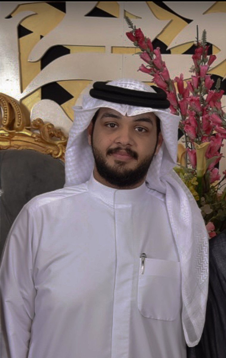 لي وجه من زود العنا فيه شاحب
مهما ابتسمت الحزْن طاغي و بيّن

فارق حبيب وذاق له غدْر صاحب
انشهد اللي مرّ به ماهو هيّن

#عبدالله_مزيد_الشليهم