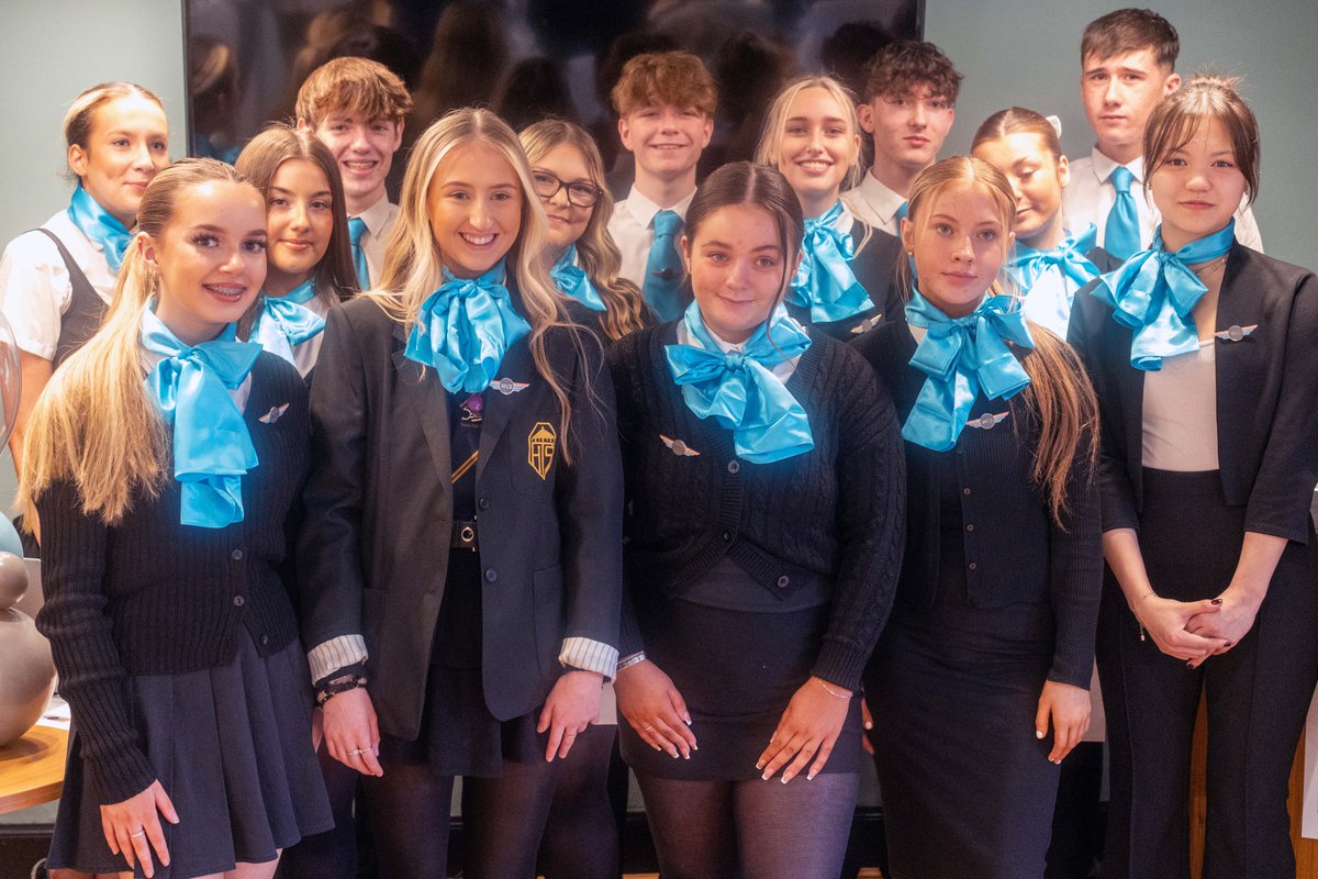 Congrats to senior school pupils on NQ Cabin Crew & Airport Ops course for earning their ‘wings’ ✈️ Students, along with family & friends, celebrated their achievements at Paisley Campus last week! Well done 👏 Read more➡️ ow.ly/IO7i50Rpa4f @GlenifferHigh @SL_TrinityHS