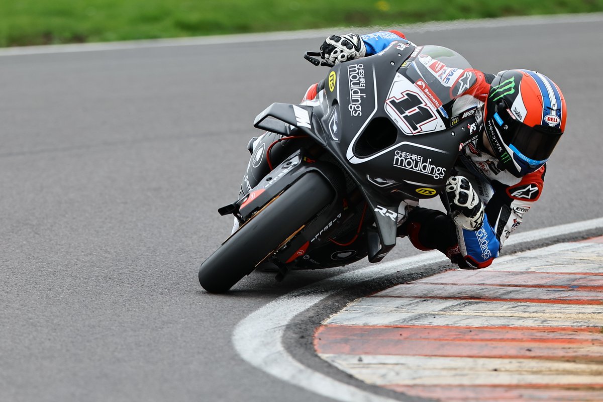 Oulton_Park tweet picture