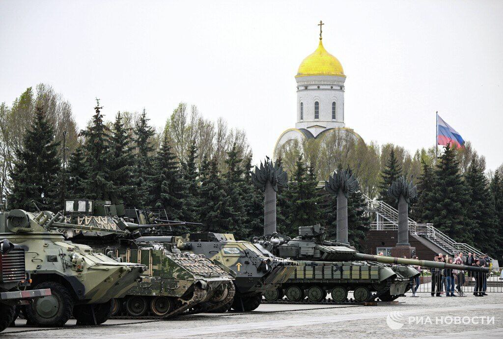 ‼️🇷🇺💪 In #Moscow the final preparations for the exhibition of trophy weapons are underway. It will open on May 1st and last for a month. #Russian