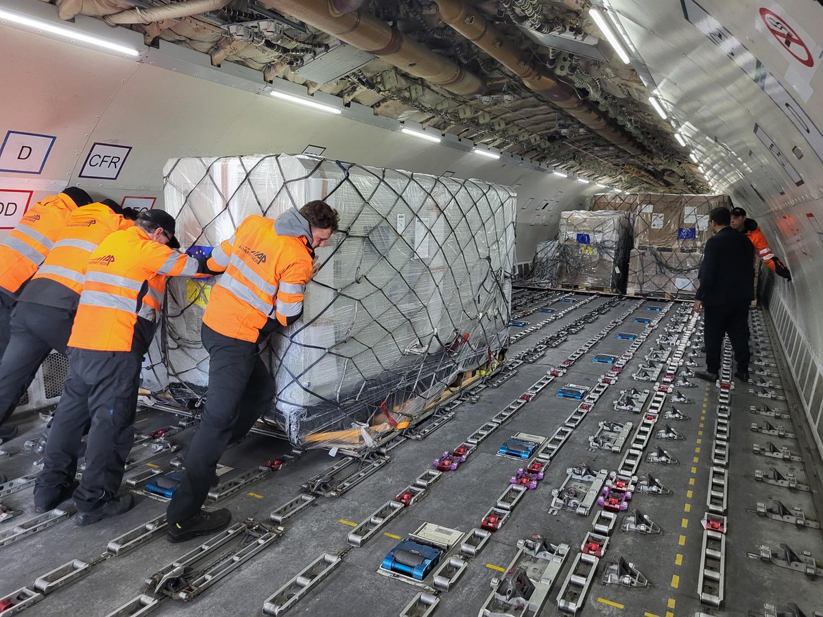 An EU humanitarian air bridge flight landed in Egypt today, delivering 42 tonnes of health, logistics, shelter and hygiene items for Gaza's most vulnerable. This 48th air bridge operation confirms the EU’s commitment to helping Palestinians caught in the ongoing crisis.