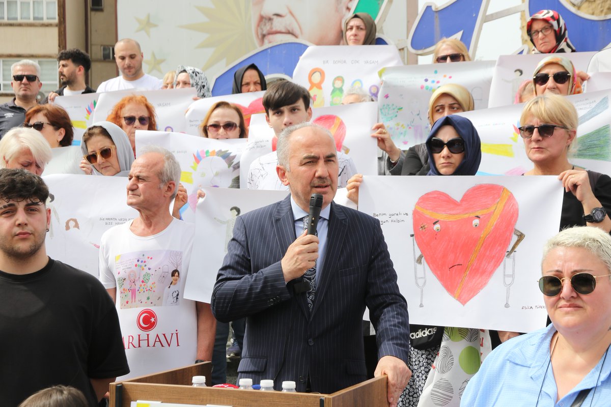 Kalp nakli bekleyen 16 yaşındaki Esila Tüfekçi için 'Rize evladına sahip çıkıyor' sloganı ile başlatılan kampanya kapsamında 15 Temmuz Demokrasi ve Cumhuriyet Meydanı'nda organ bağışı etkinliğine katıldık.