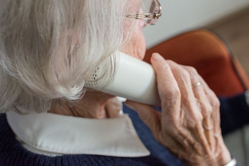 This scam is affecting many personal alarm users in Spain. Since crime schemes travel fast, let's keep our loved ones safe by making them aware of suspicious calls from strangers regarding their personal alarms. #AdultCare #Telecare #ScamAlert buff.ly/3UARk5U