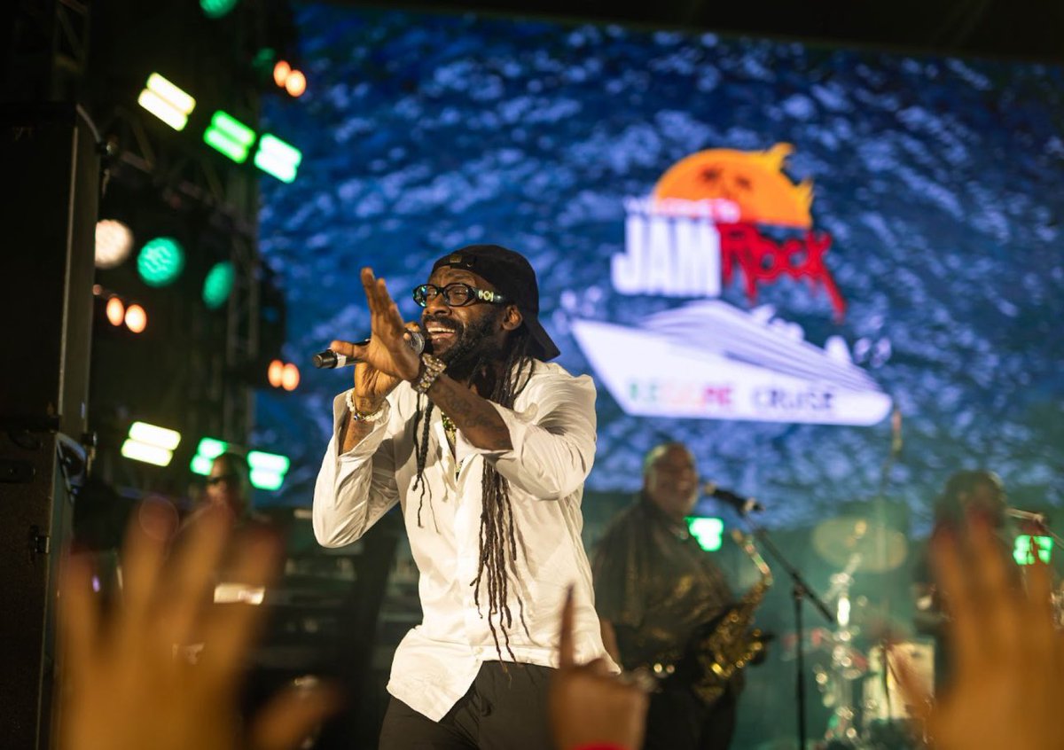 Sending a special Earthstrong blessing to the one-and-only @tarrusrileyja !!! Let’s show #TarrusRiley some love in the comments below ⬇️ 📸: @iMTiZZyTOkYO #HappyBirthday #TarrusRiley #IfYouSnoozeYouLose #WTJRC