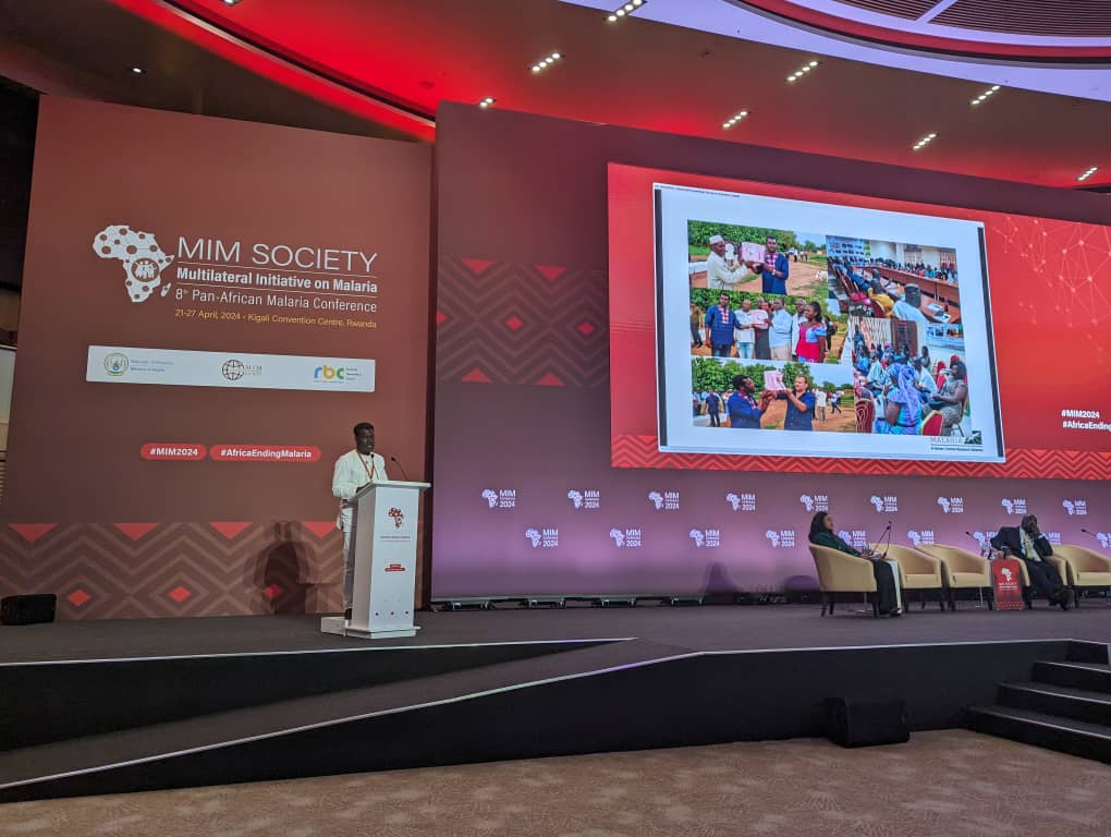 Happening now in the main auditorium @MIM_PAMC, Abdoulaye Diabate @IrssDro highlights the importance of: 
✅community engagement
✅co-development 
✅capacity-building 
for the successful implementation of #genedrive technologies. 

#MIM2024 #EndMalaria @TargetMalaria