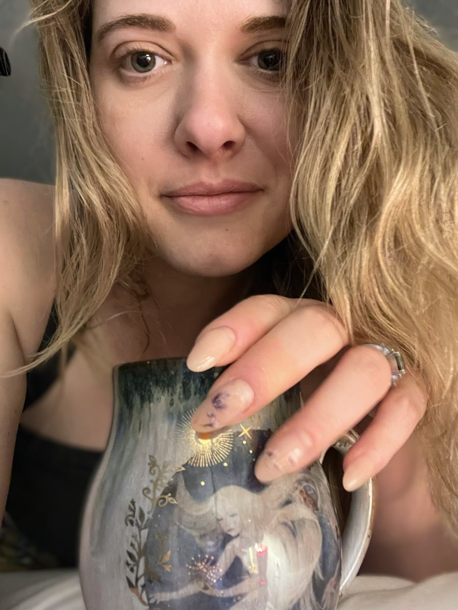 The face of a woman who receives coffee in bed, every single day. ☕️ 🥰