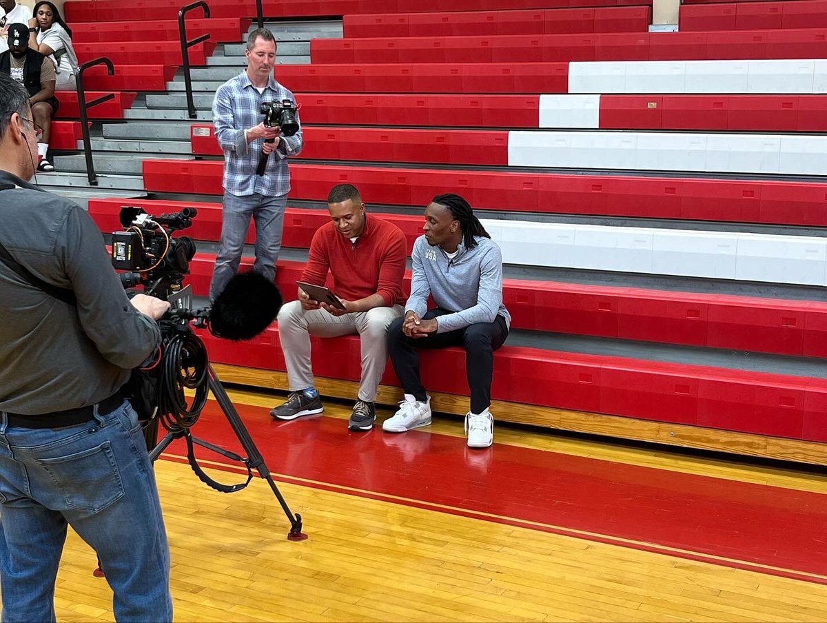 The Today Show dropped by Spalding to shine a spotlight on our very own Dylan Beard (’16)! 🏃‍♂️🇺🇸 Dylan’s gearing up for the US Olympic Track and Field Trials, and the world is about to witness his incredible journey! 🏅Good luck, Dylan! youtube.com/watch?v=D0E3xZ…