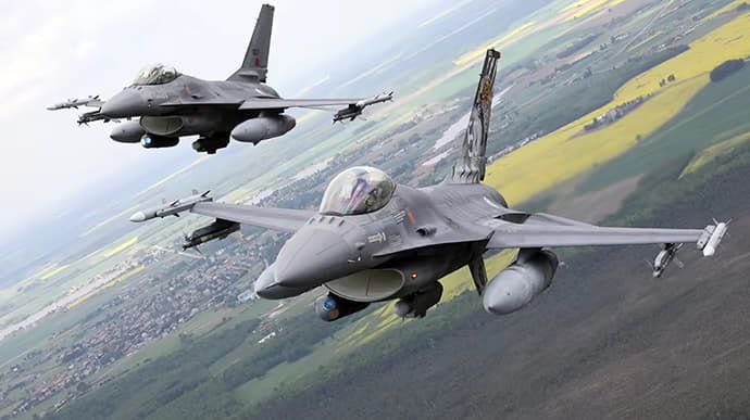 ‼️🇺🇸🇺🇦 #Ukraine️ will receive its first F-16s this year, said Pentagon chief Lloyd Austin at the 'Ramstein' meeting. The arrival of trained pilots is also expected at the same time. In late March, Kuleba said that the aircraft would arrive in mid-summer.