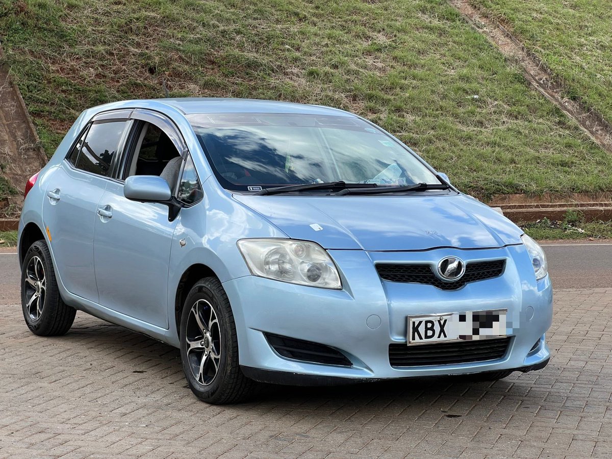 Auris sio rika moja na Vitz, Ni vizuri sana tuclarify vitu zingine kwa hii page , Auris is larger and was based on Toyota Fielder or Toyota Axio. Basically, target market ni ule jamaa wa tech ama forex ama bank anaishi Kilimani lakini anataka hatchback ju luku ya Fielder ama Axio…