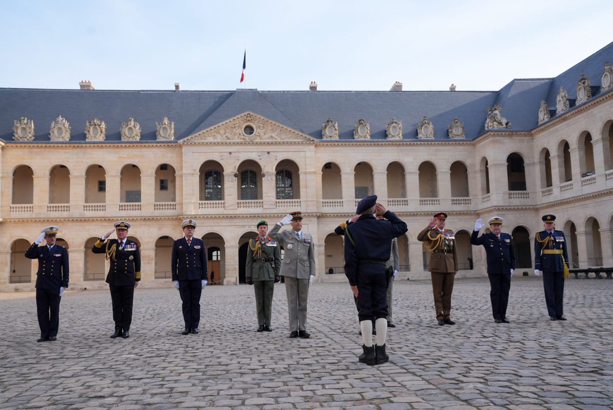 Today's gatherings between 🇬🇧 & 🇨🇵 military leaders underscore our commitment to unity & cooperation and symbolize the enduring legacy of the Entente Cordiale. Together, we navigate turbulent waters, bound by history and a shared vision for a safer world. #EC120 #StrongerTogether