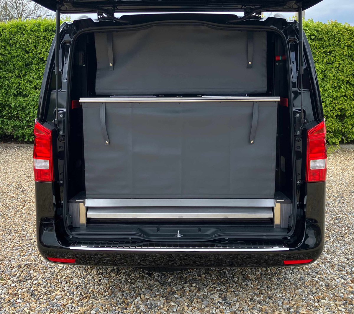 It’s #vitofriday! This shiny new extra-long Vito has been fitted out with our signature ‘Rise&Fall’ decking and additional bespoke bulkhead storage ready and waiting for delivery next week! #superioruk #mercedesbenz #FuneralVehicles