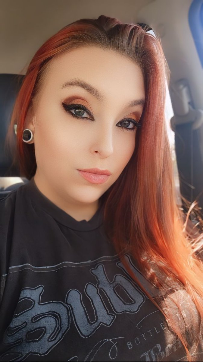 Sun's out, I get an extra 10 mins on lunch, it's been a chill day. 😎  

#selfie #me #pic #picture #nothingspecial #workvibes #work #lunchbreak #twitch #twitchtv #twitchstreamergirl #twitchstreamer #gamer #pcgamer #chill #chillvibes #entertainer #gamergirl #hello