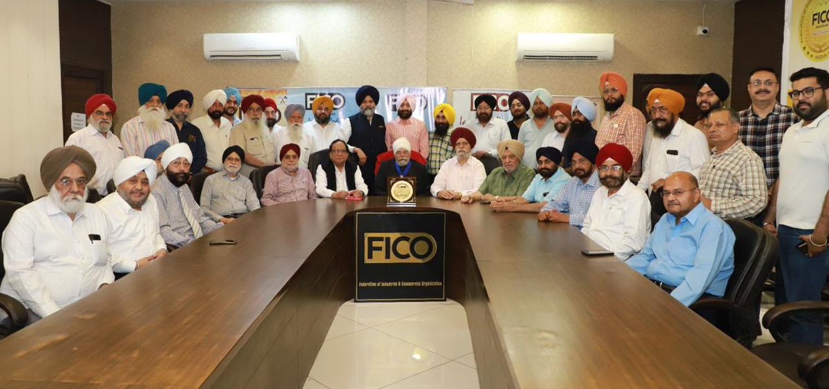 During their Civic visit to India the Lord Mayor and Lady Mayoress visited the Eye Camp in Nurmahal, where hundreds of people are treated every day. They also met with members of the Federation of Industrial & Commercial Organisation in Ludhiana.