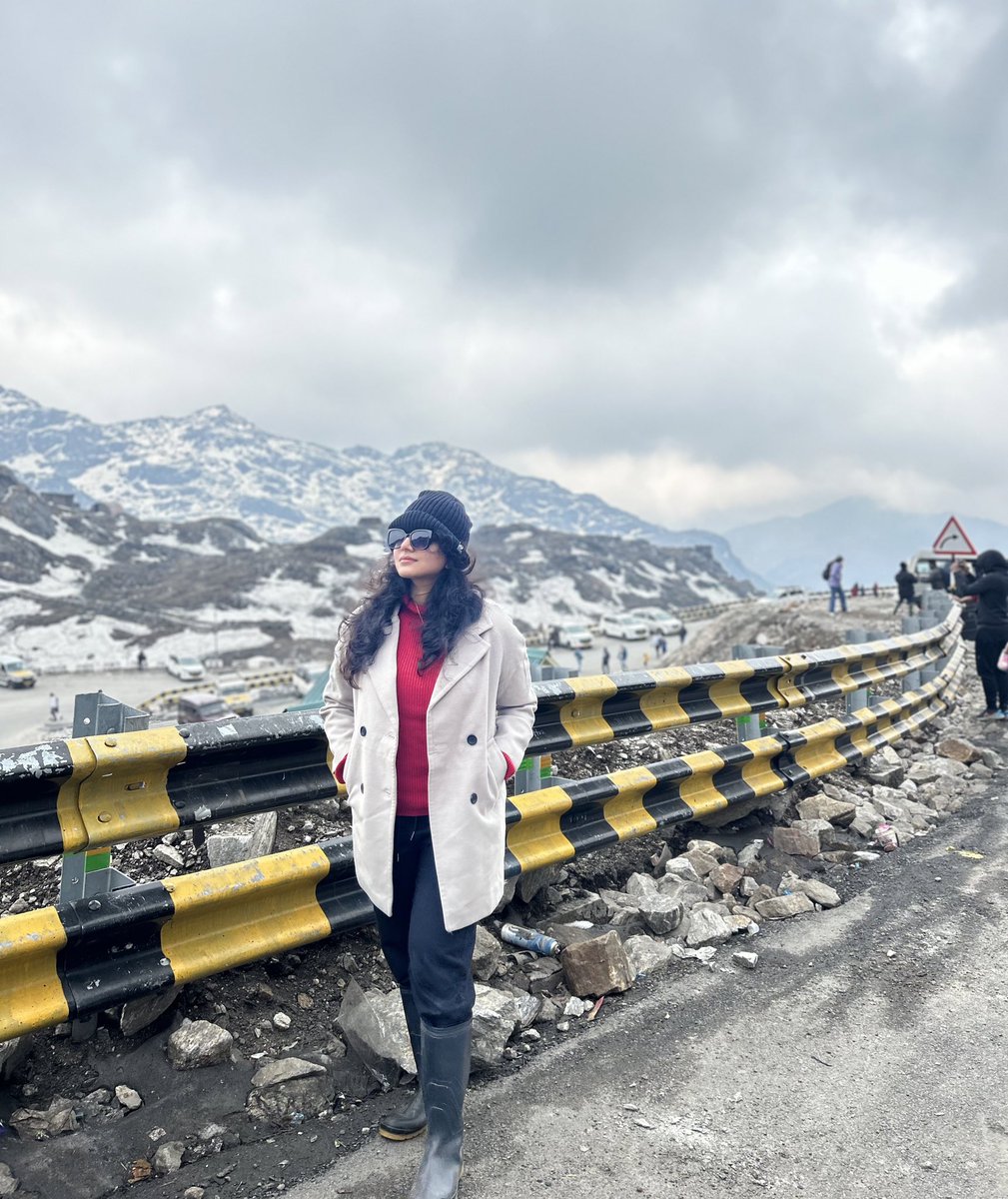 Can anyone remove the people from the background please?
#nathulapass 
#indochinaborder