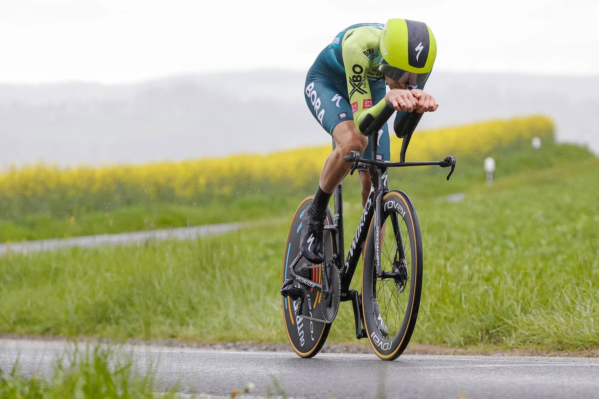 🇨🇭#TDR2024 Aleks Vlasov jumps to the GC podium at @TourDeRomandie. He is now 🥉 with 2 stages left. Aleks delivered a top TT performance on the technical course - finishing with the 8th fastest time, even though it started to rain during the favorites' run. 📸 Sprintcycling