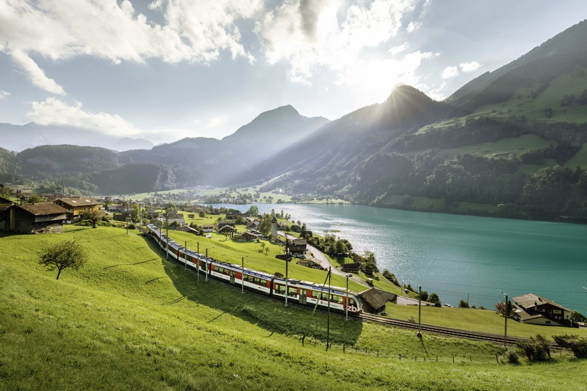 The ultimate train journey through Switzerland! 🚂 The Grand Train Tour of Switzerland merges the very best of Switzerland into one breathtaking route 😍 Get inspired: buff.ly/3KLqJgj 📸 @zentralbahn @MySwitzerland_e #SwissTravelSystem #GrandTrainTour