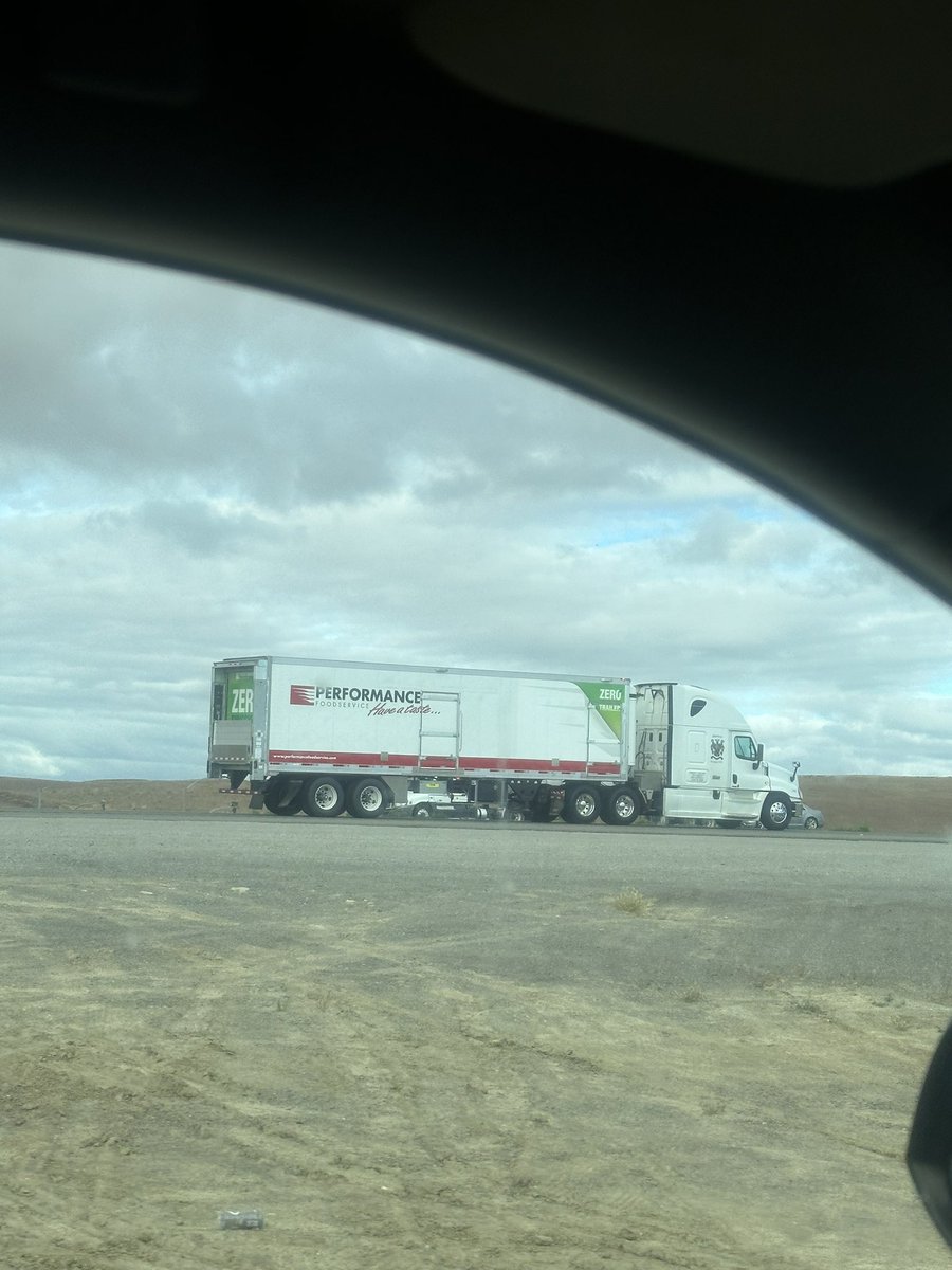 Look mom we made it! Spotted in Kettleman City- I know for sure the Trucking Refrigeration Unit is #ZeroEmissions