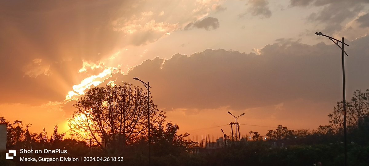 Sunset, this evening, Gurgaon ... #amazingnature 
#scenicview 
#sunset 
#sunsetvibes