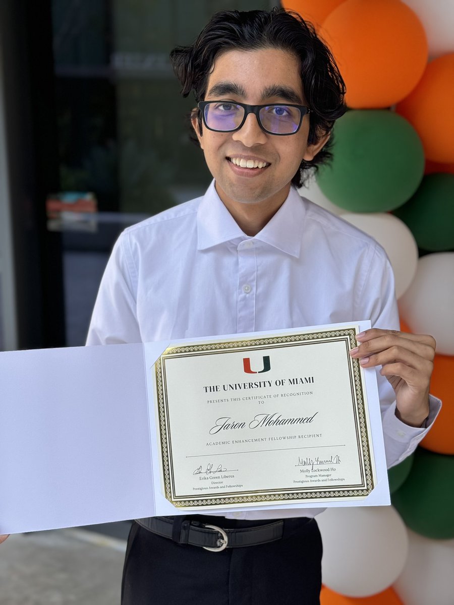 Jaron received his diploma for being awarded the Summer Research Fellowship by the Office of Academic Enhancement in their end of the year ceremony. Congratulations Jaron 🎊 @umiamiengineer
