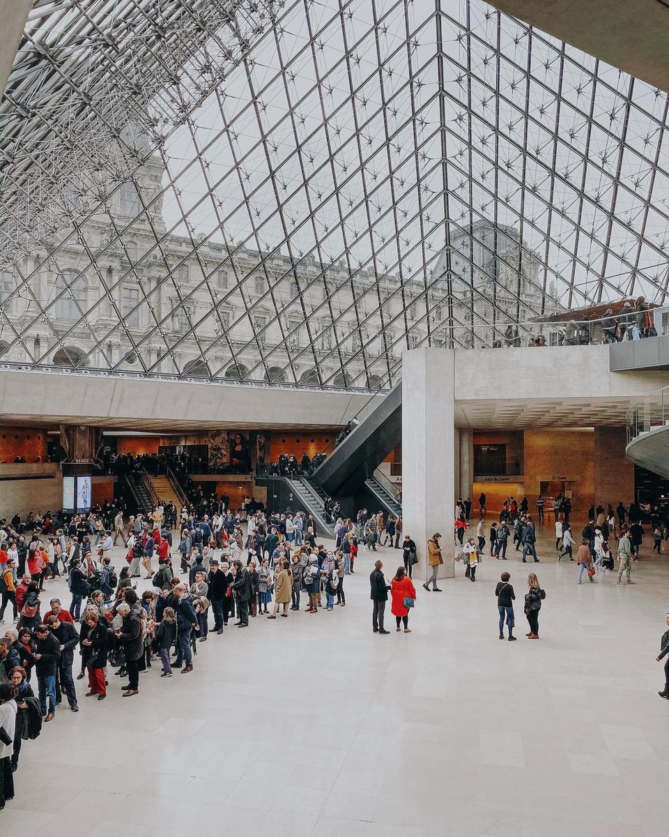 #ArchitectureFriday | A look at one of the most iconic buildings in Paris - I. M. Pei’s Louvre Pyramid 💛 The Pritzker Prize winning architect I. M. Pei was born #onthisday in 1917. Pei believed architecture to be an art form, as it explores the interplay between solids and…